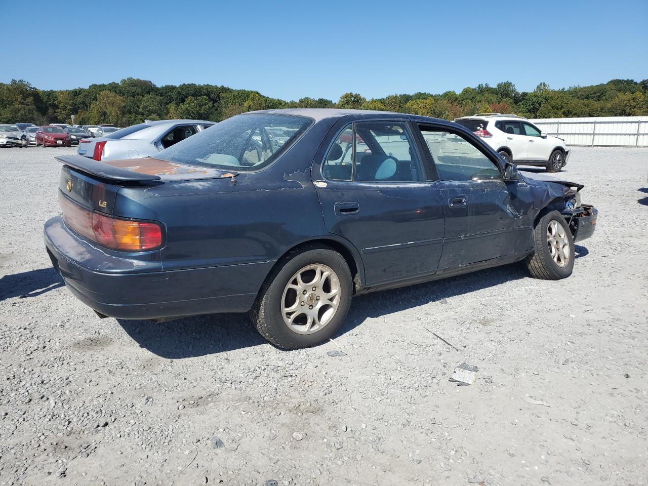 1993 TOYOTA CAMRY LE photo 3