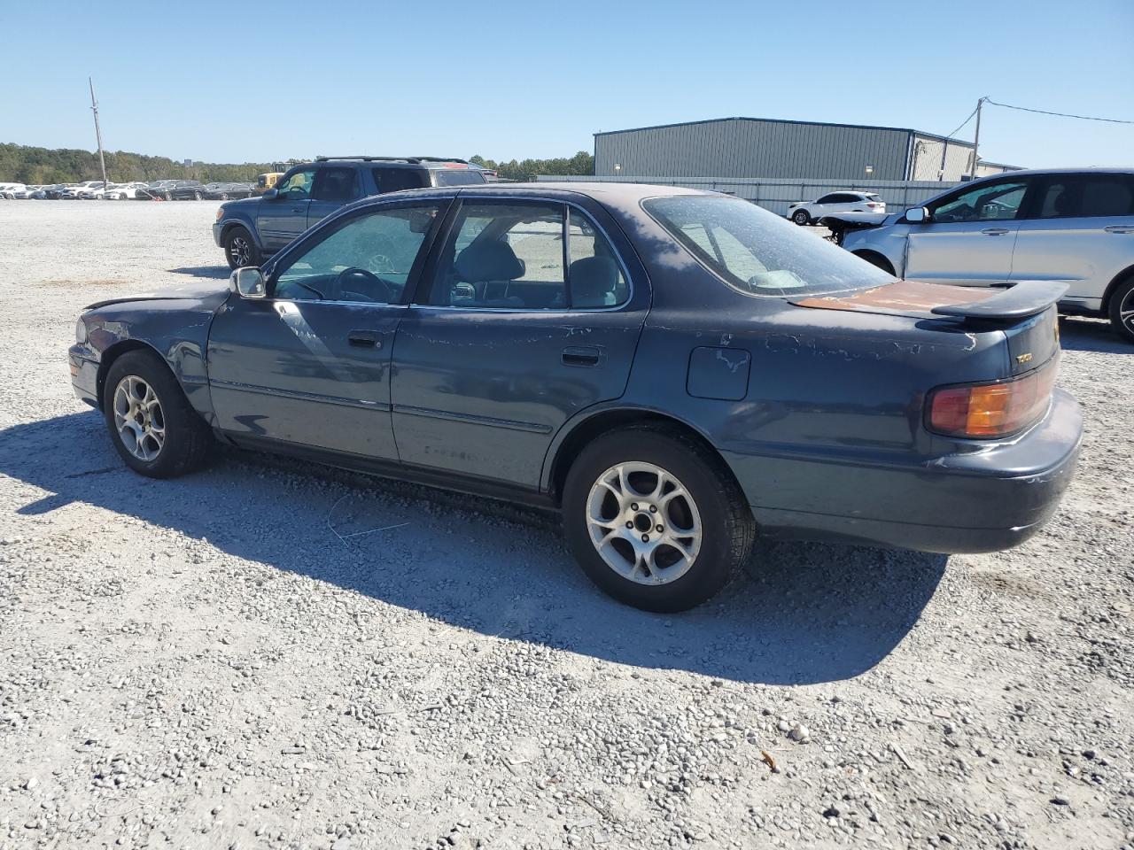 1993 TOYOTA CAMRY LE photo 2