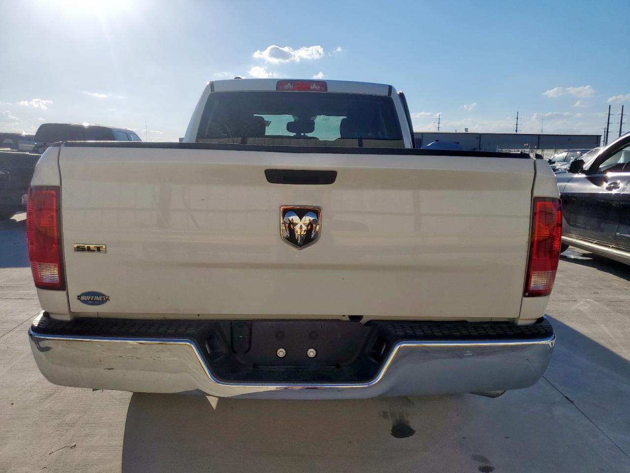 2024 RAM 1500 CLASSIC SLT photo 11