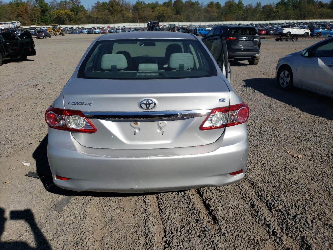2013 TOYOTA COROLLA LE photo 16