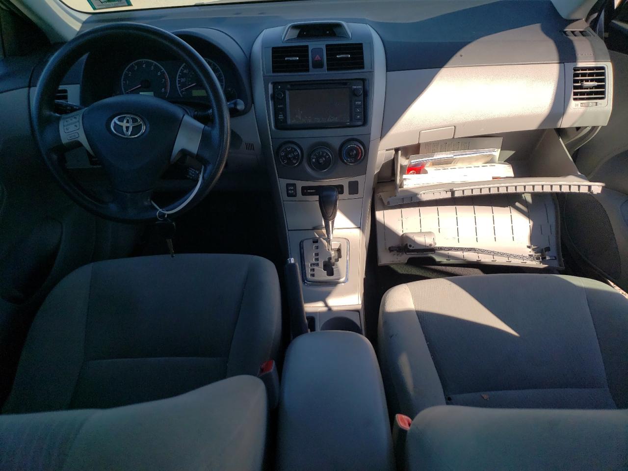 2013 TOYOTA COROLLA LE photo 22