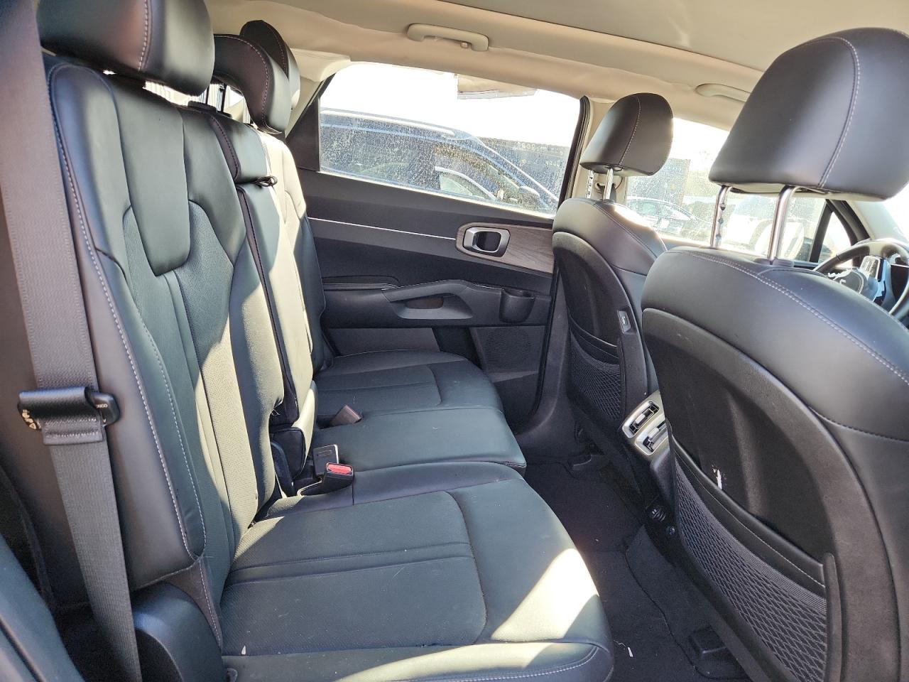 2022 KIA SORENTO S photo 11