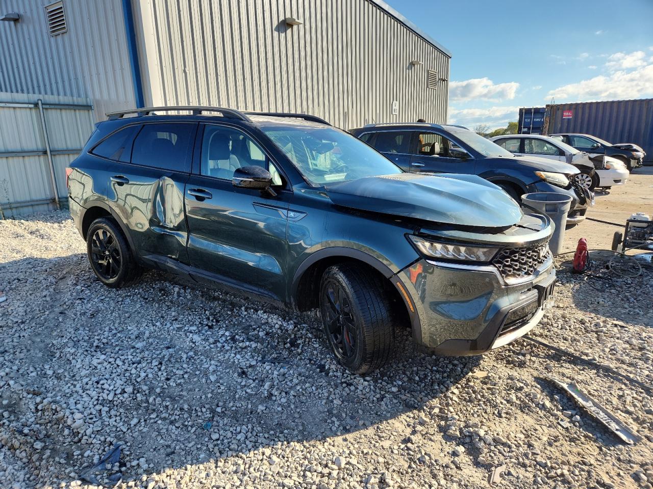 2022 KIA SORENTO S photo 4