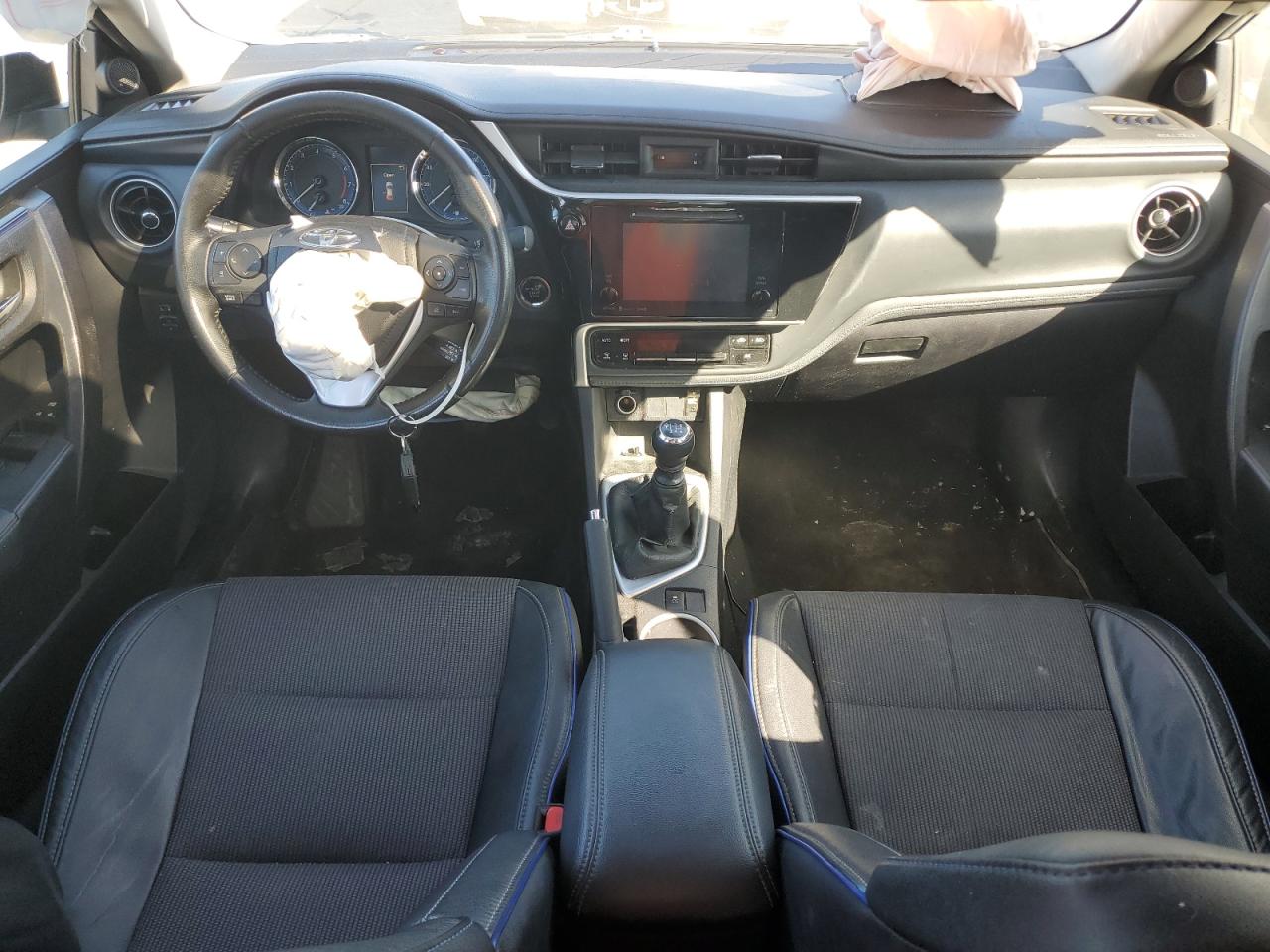 2019 TOYOTA COROLLA L photo 8