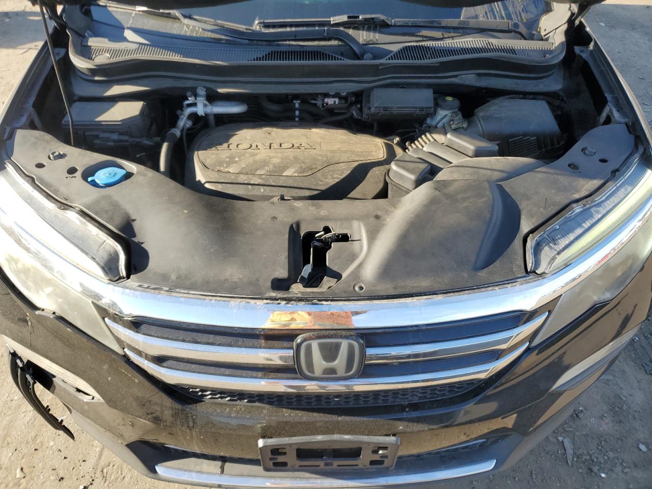 2016 HONDA PILOT TOURING photo 12