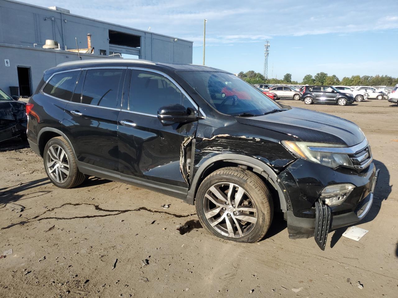 2016 HONDA PILOT TOURING photo 4