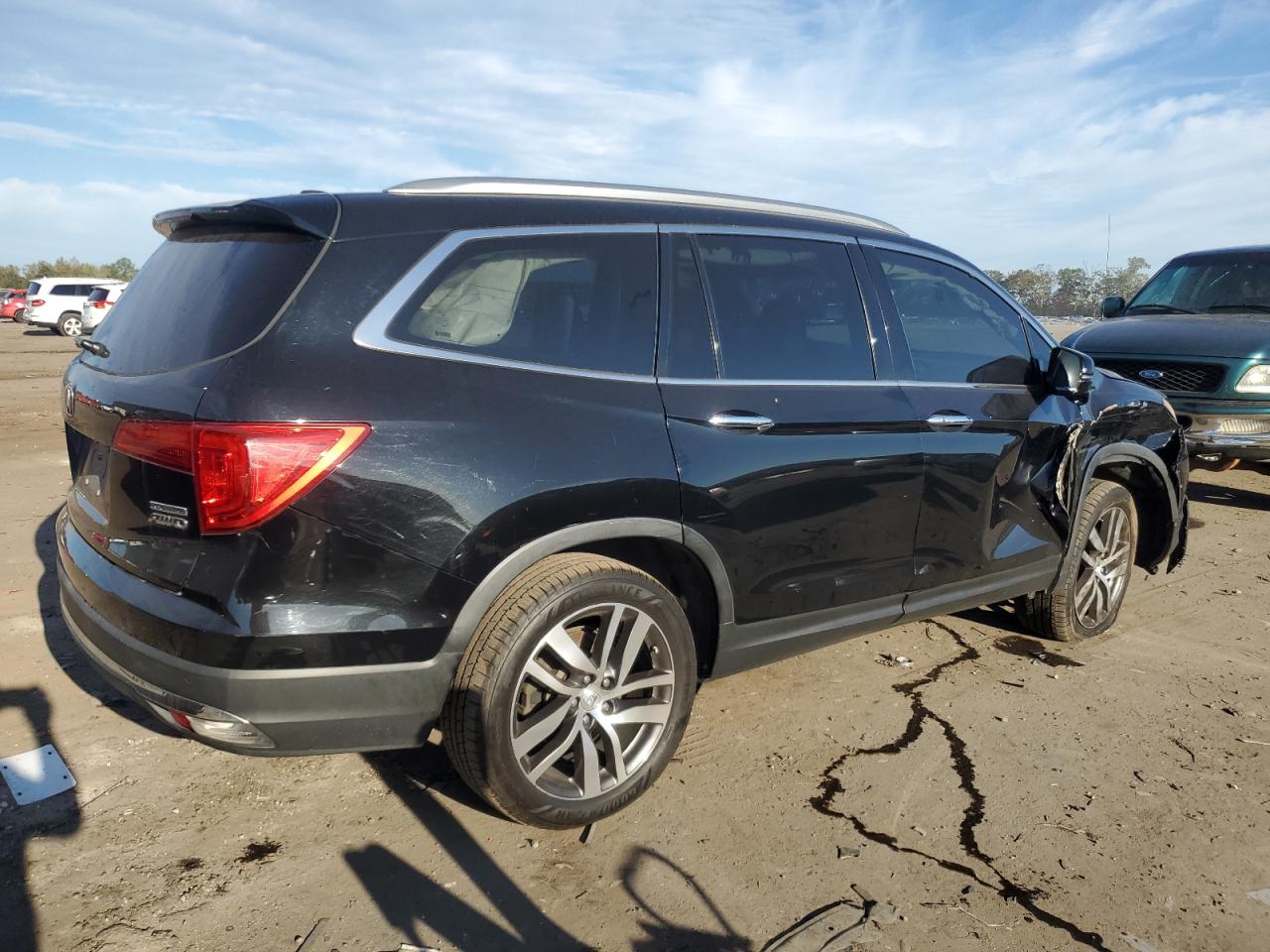2016 HONDA PILOT TOURING photo 3