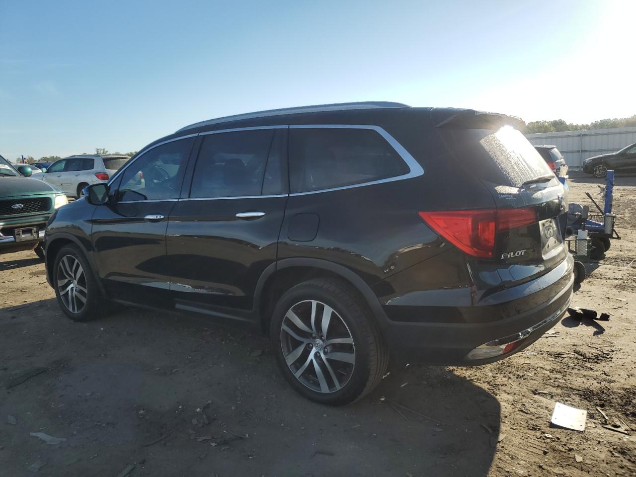 2016 HONDA PILOT TOURING photo 2