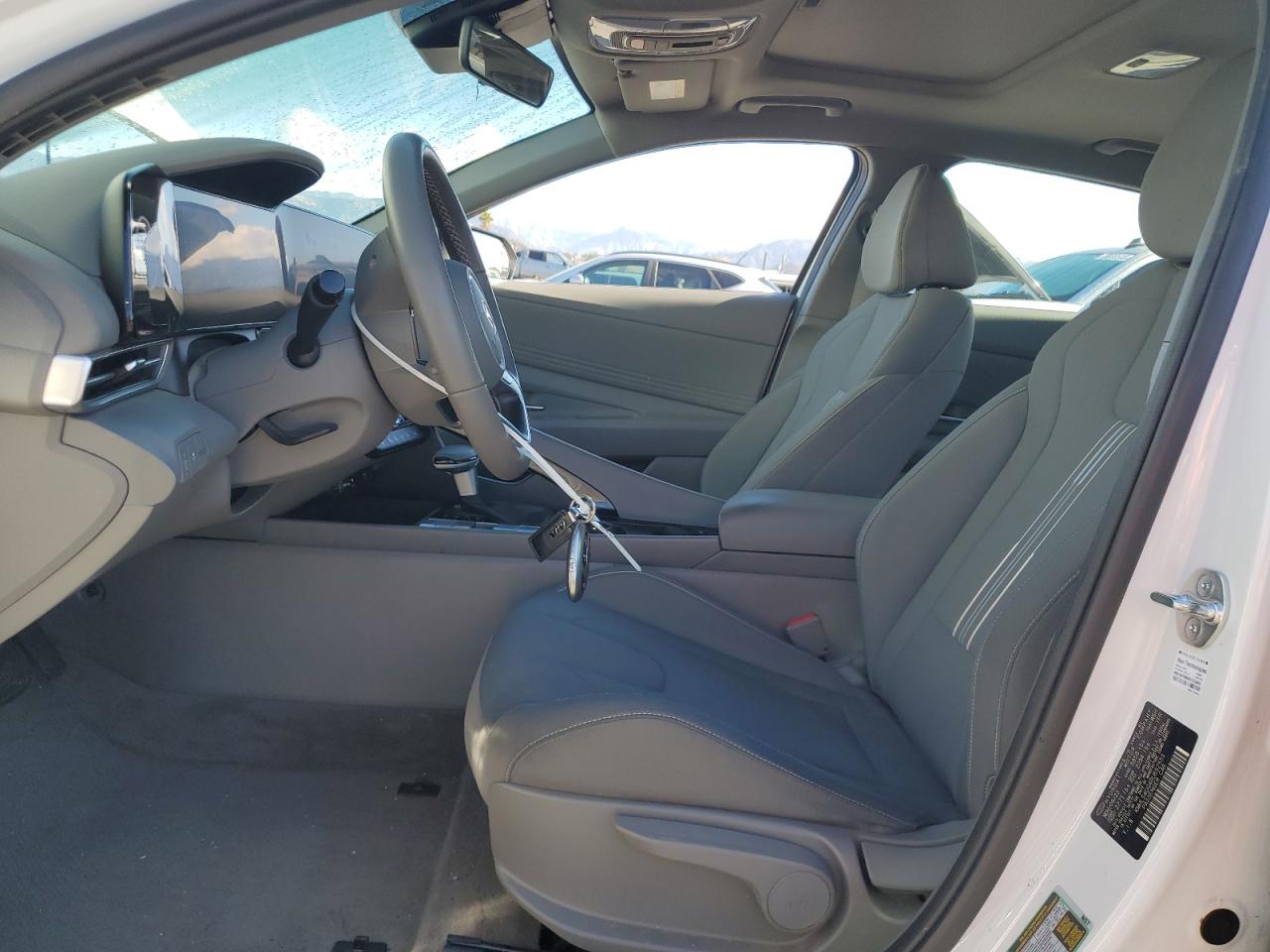 2024 HYUNDAI ELANTRA SEL photo 13