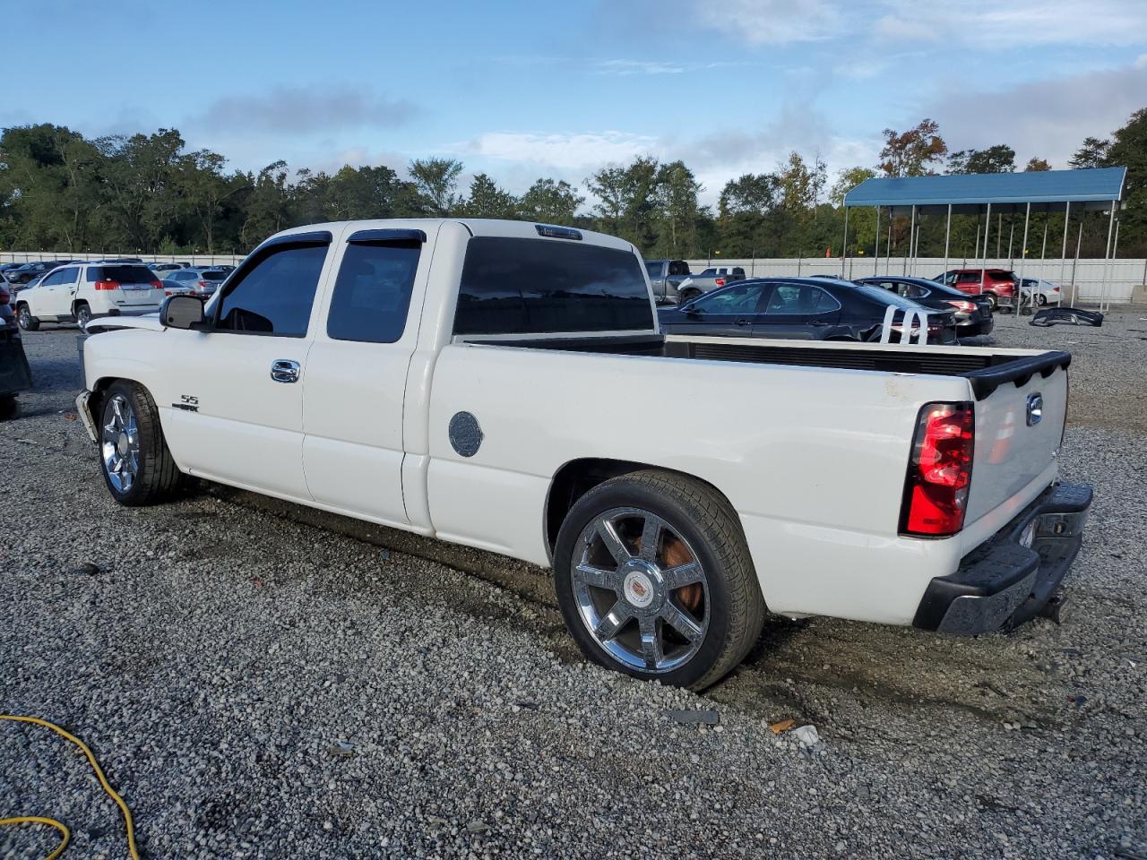 2005 CHEVROLET SILVERADO C1500 photo 2