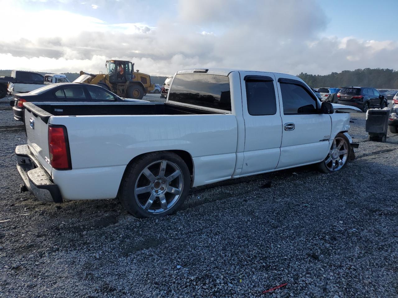 2005 CHEVROLET SILVERADO C1500 photo 3