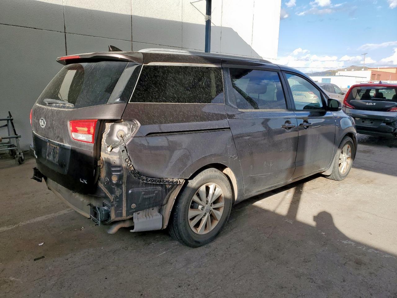 2016 KIA SEDONA LX photo 5