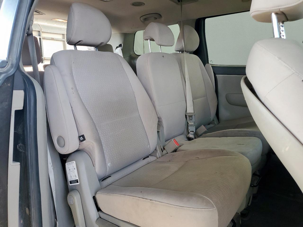2016 KIA SEDONA LX photo 21