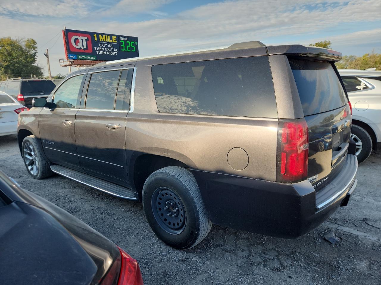 2018 CHEVROLET SUBURBAN K1500 PREMIER photo 3