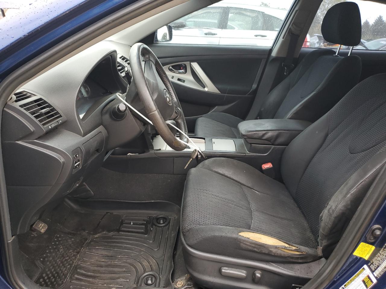 2011 TOYOTA CAMRY SE photo 25