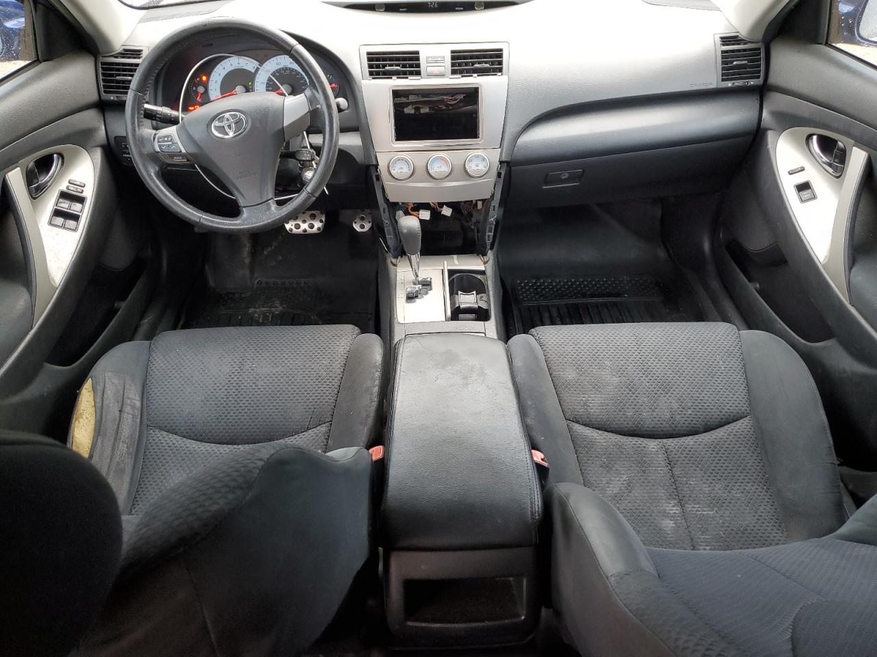 2011 TOYOTA CAMRY SE photo 29