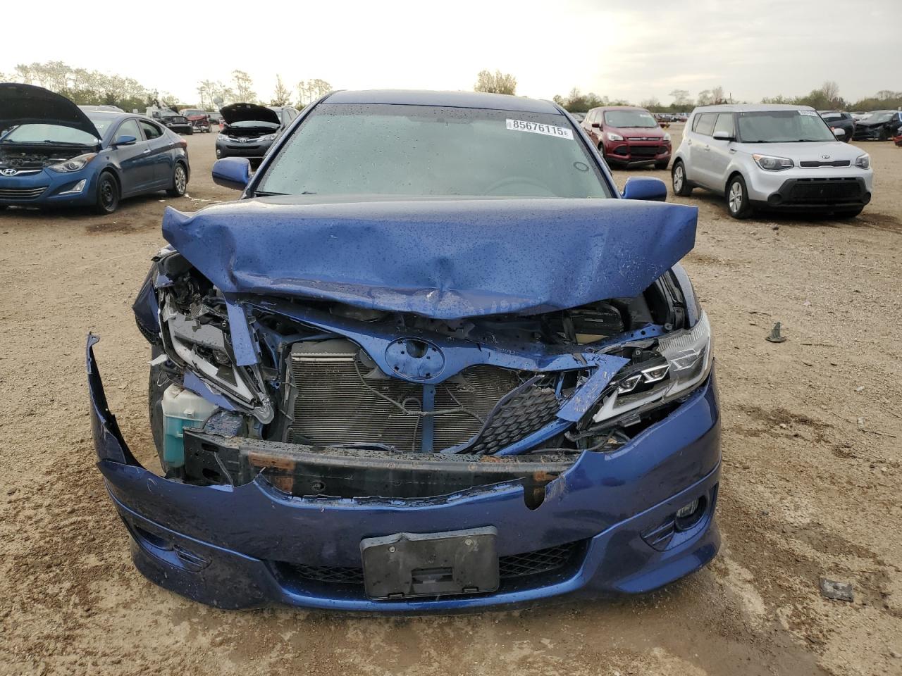 2011 TOYOTA CAMRY SE photo 17