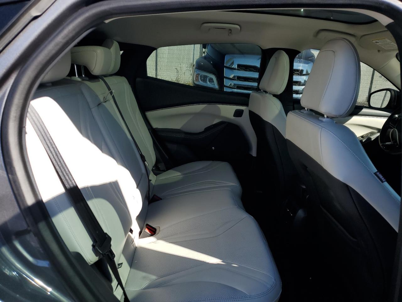 2021 FORD MUSTANG MACH-E PREMIUM photo 31