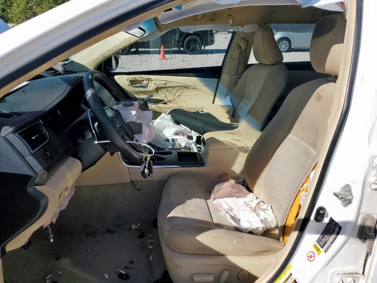 2016 TOYOTA CAMRY LE photo 19