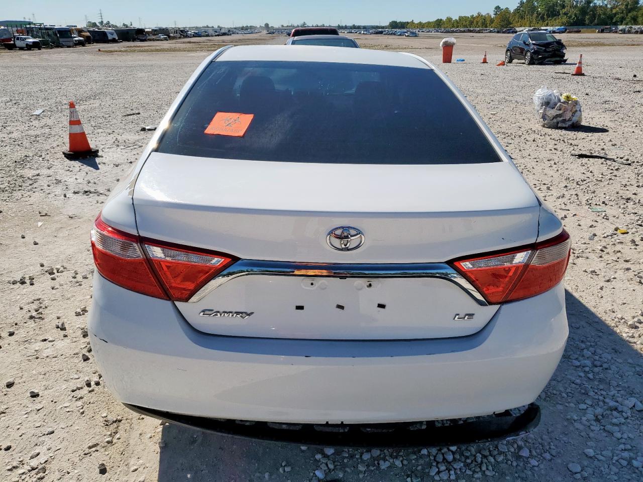 2016 TOYOTA CAMRY LE photo 16