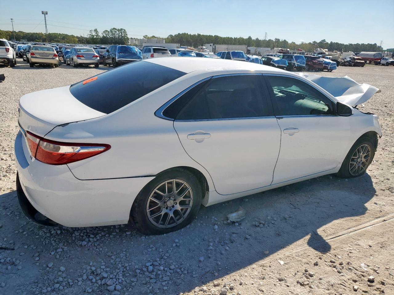 2016 TOYOTA CAMRY LE photo 7