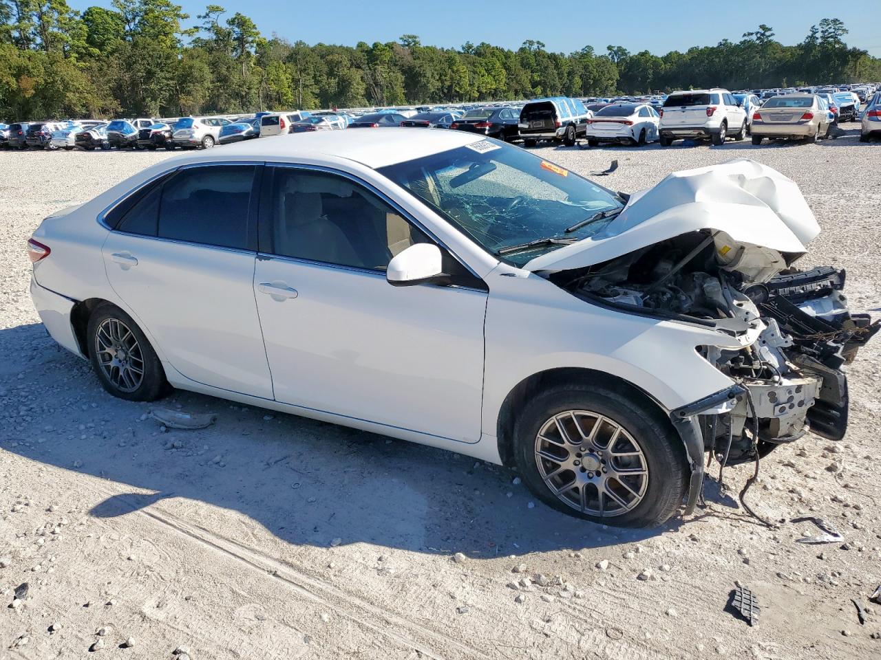 2016 TOYOTA CAMRY LE photo 10