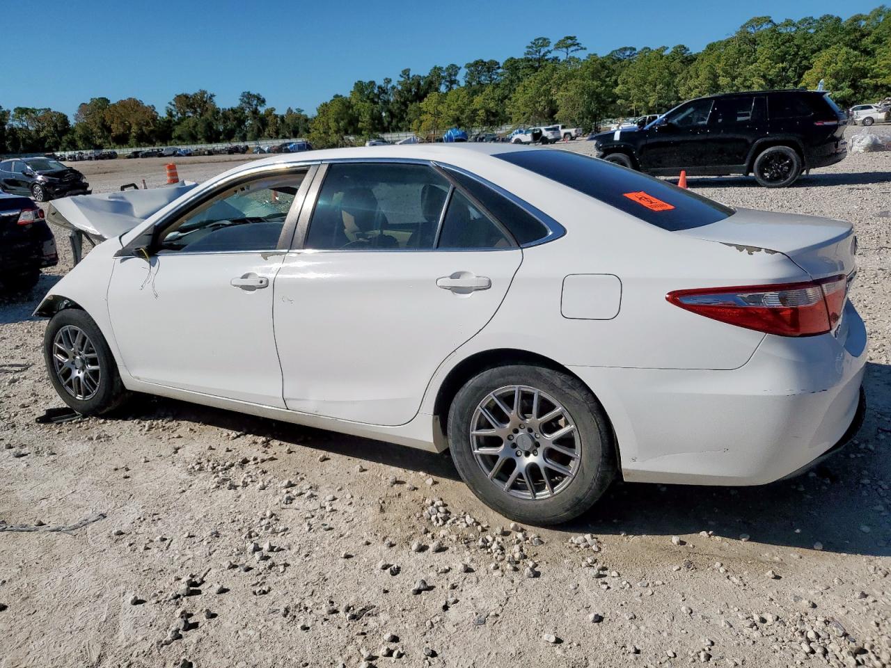 2016 TOYOTA CAMRY LE photo 4