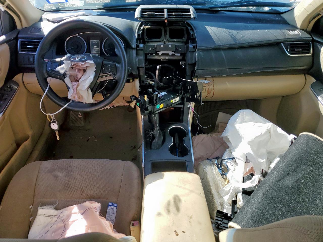2016 TOYOTA CAMRY LE photo 22