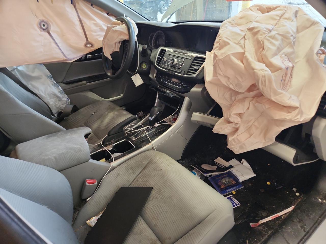 2017 HONDA ACCORD LX photo 15