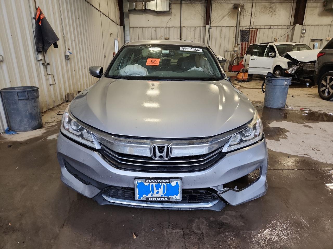2017 HONDA ACCORD LX photo 9