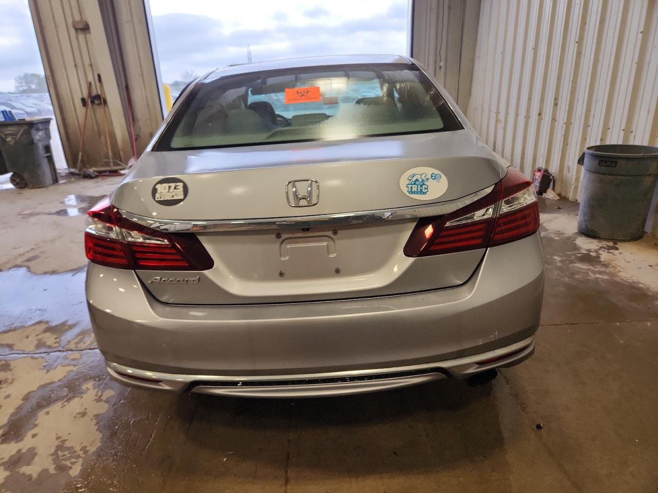 2017 HONDA ACCORD LX photo 11