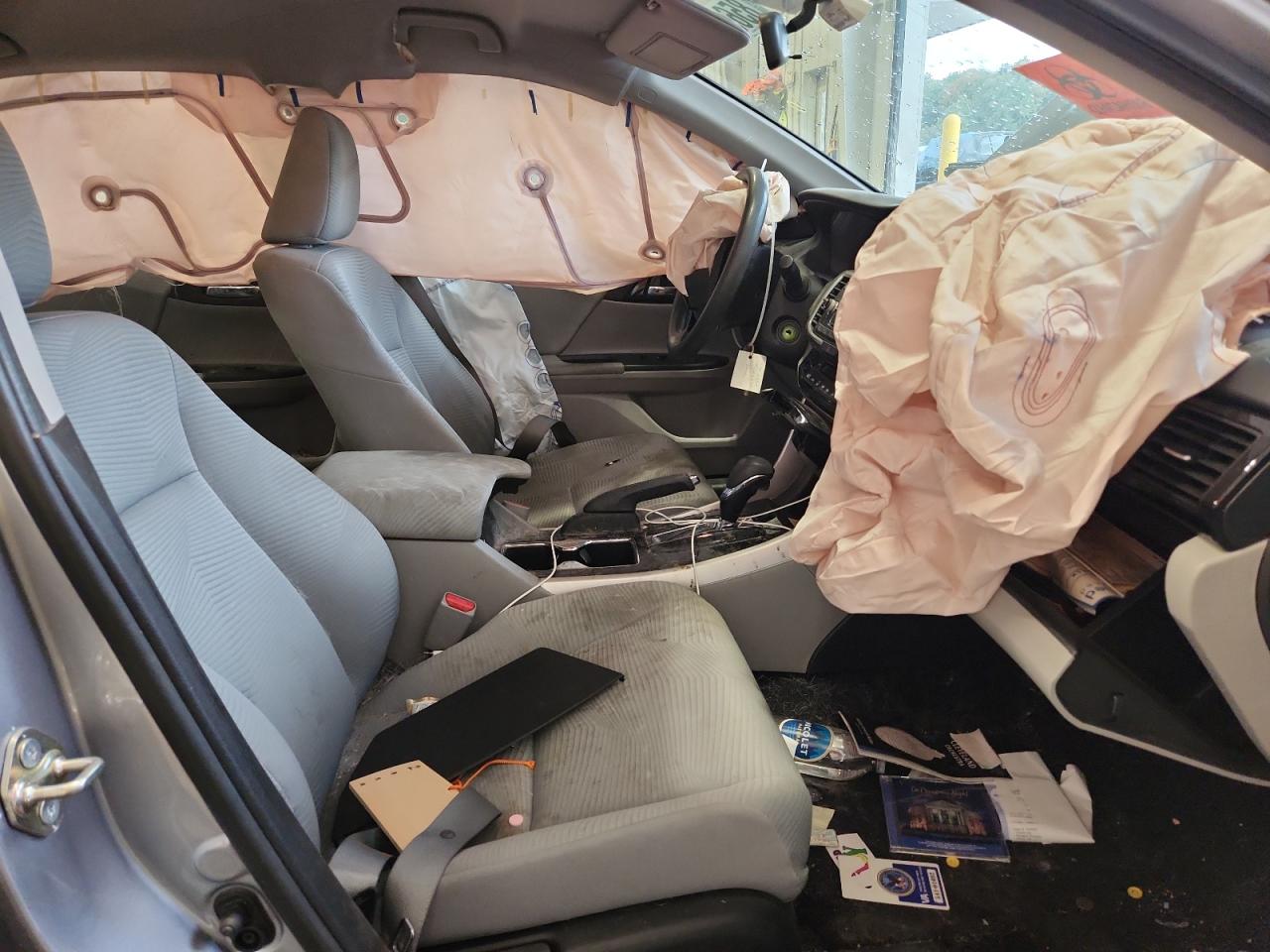 2017 HONDA ACCORD LX photo 13
