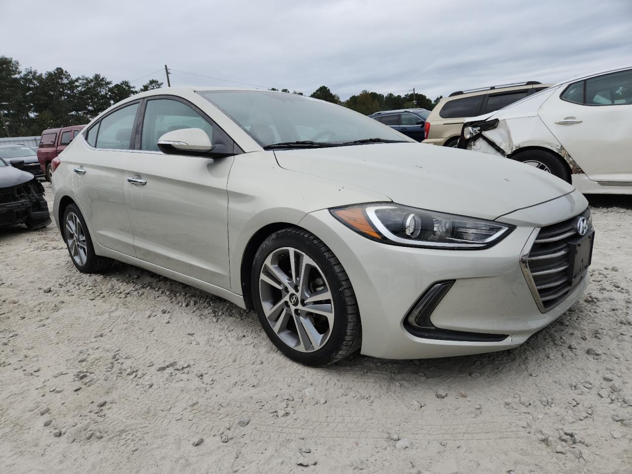 2017 HYUNDAI ELANTRA photo 4