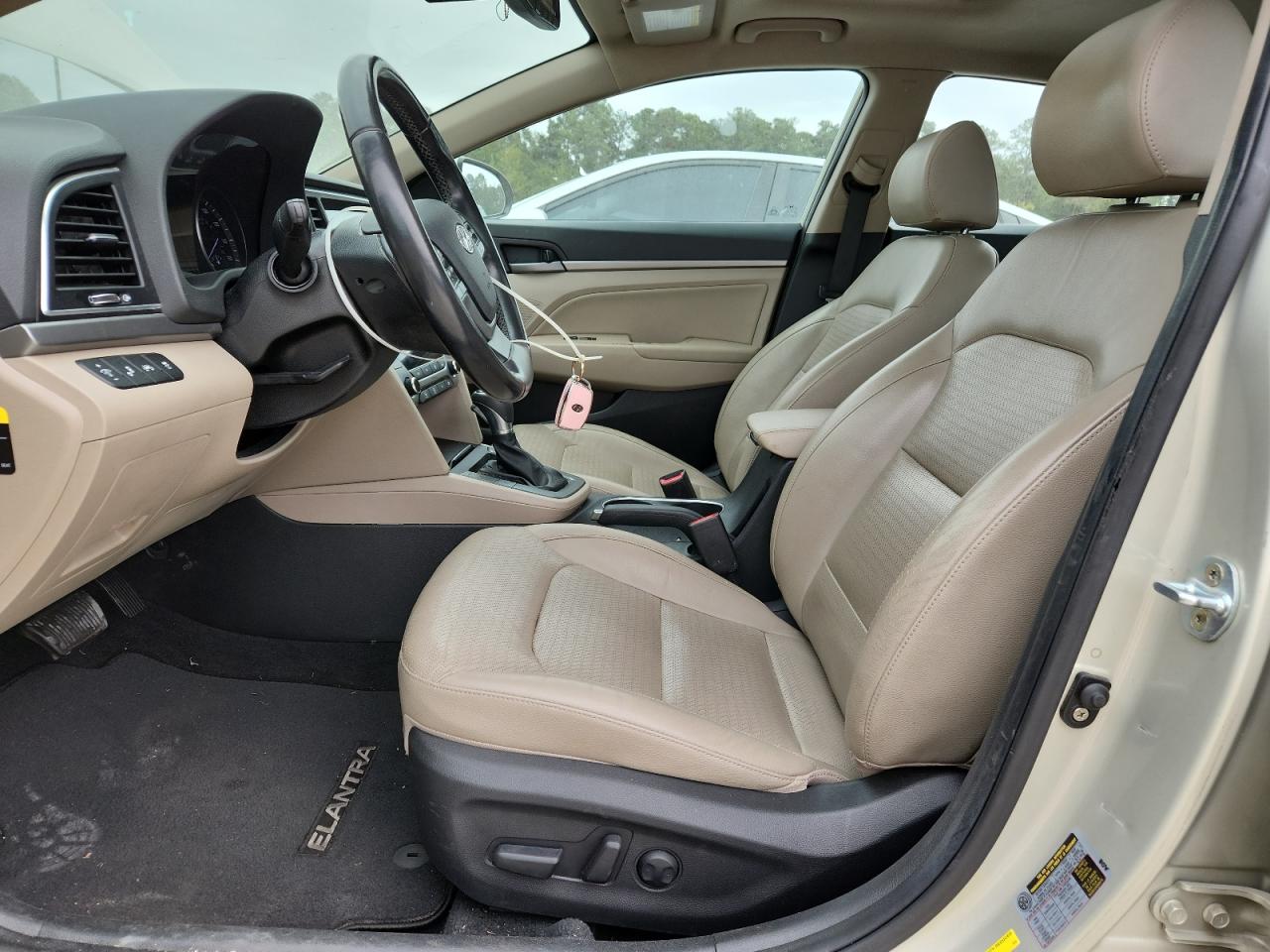 2017 HYUNDAI ELANTRA photo 7