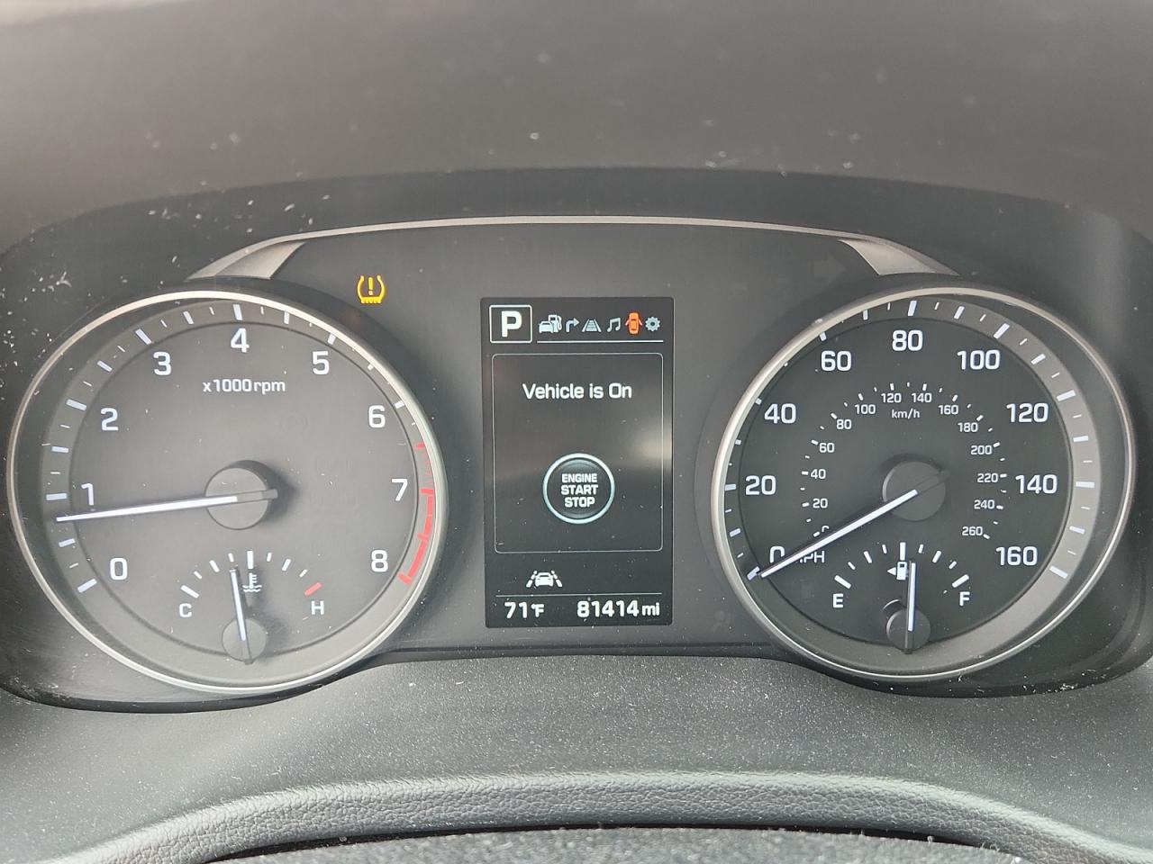 2017 HYUNDAI ELANTRA photo 9
