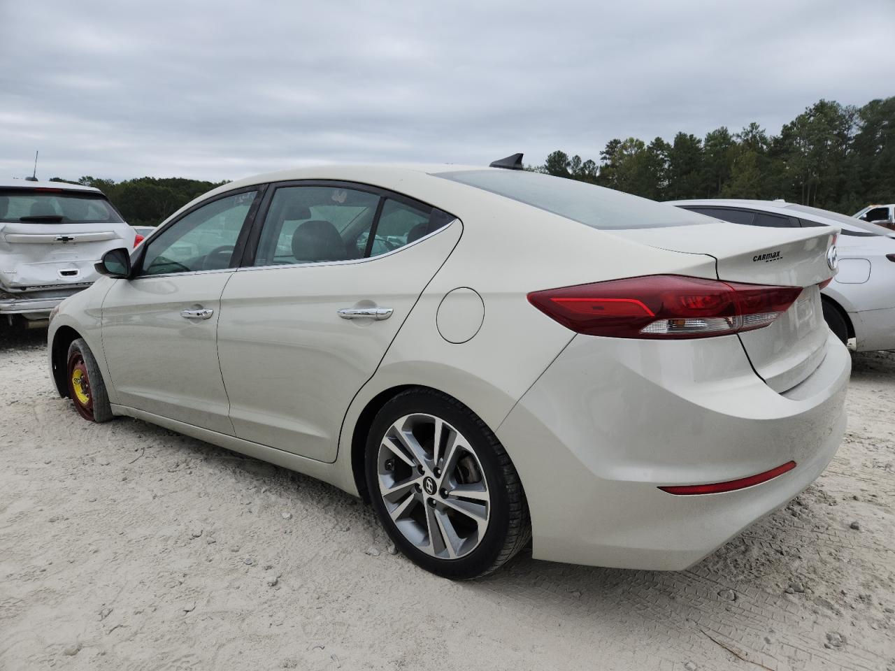 2017 HYUNDAI ELANTRA photo 2