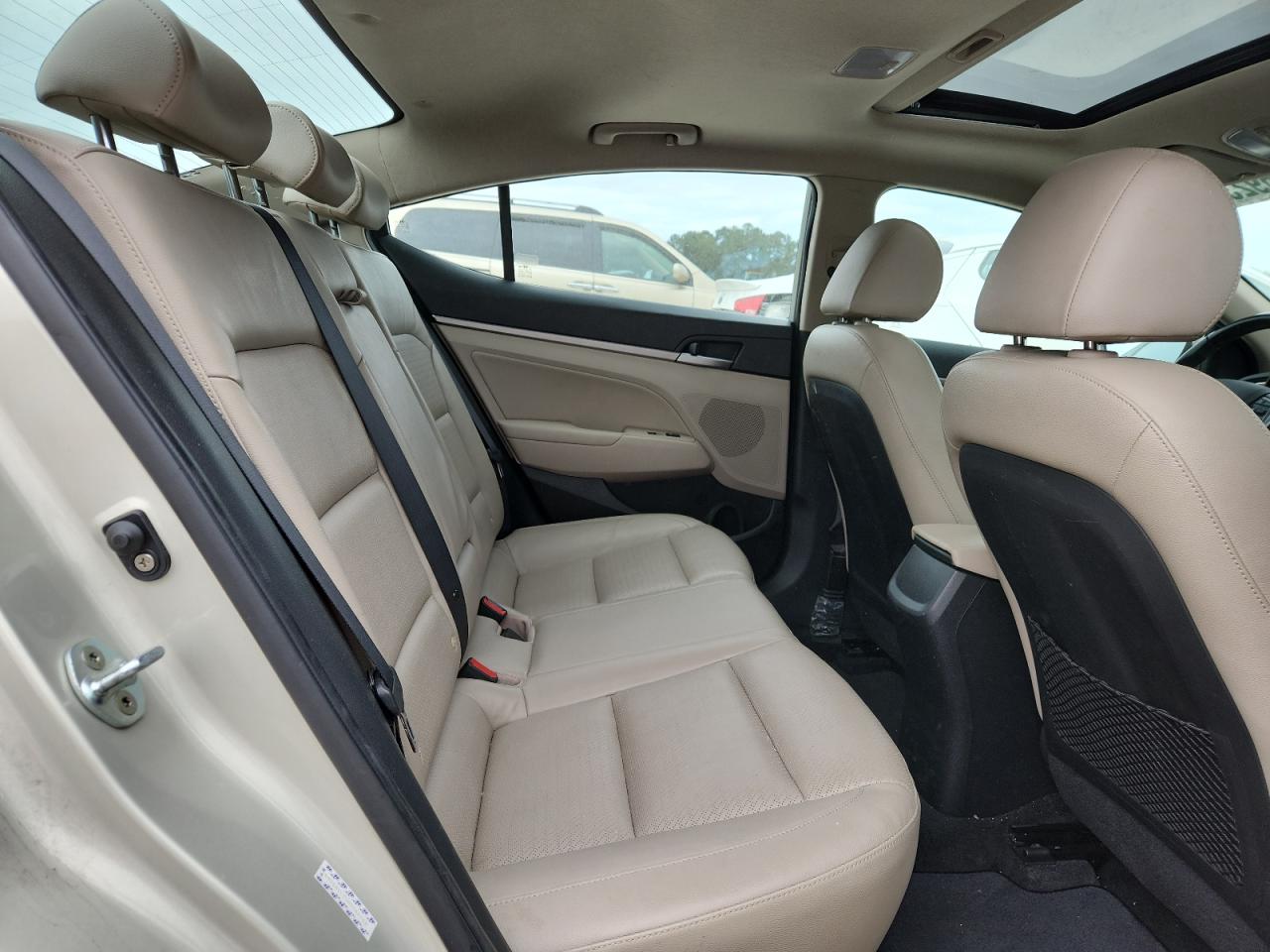 2017 HYUNDAI ELANTRA photo 10