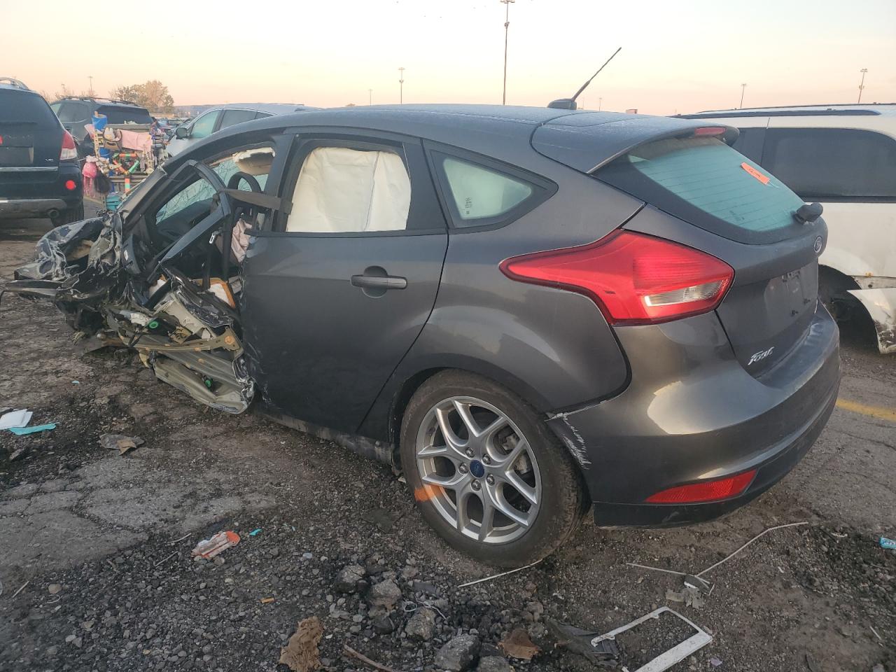 2015 FORD FOCUS SE photo 3