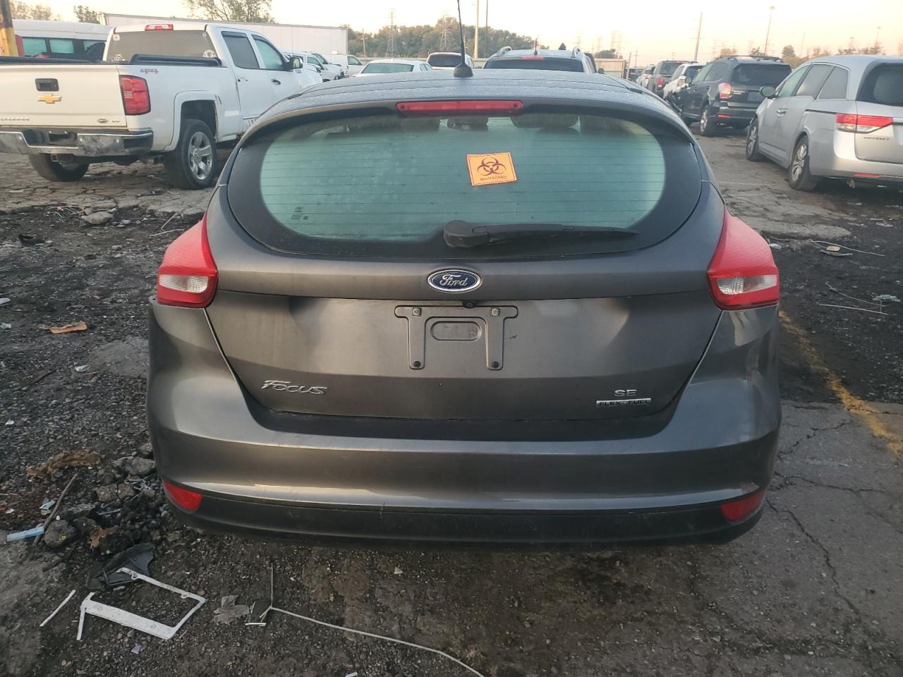 2015 FORD FOCUS SE photo 11