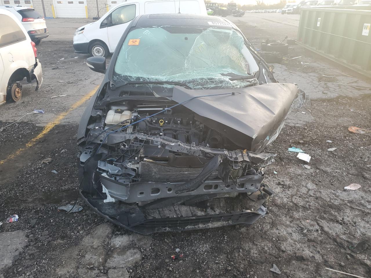 2015 FORD FOCUS SE photo 9