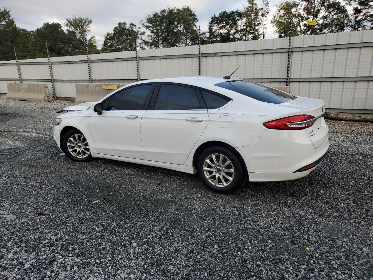 2017 FORD FUSION S photo 2