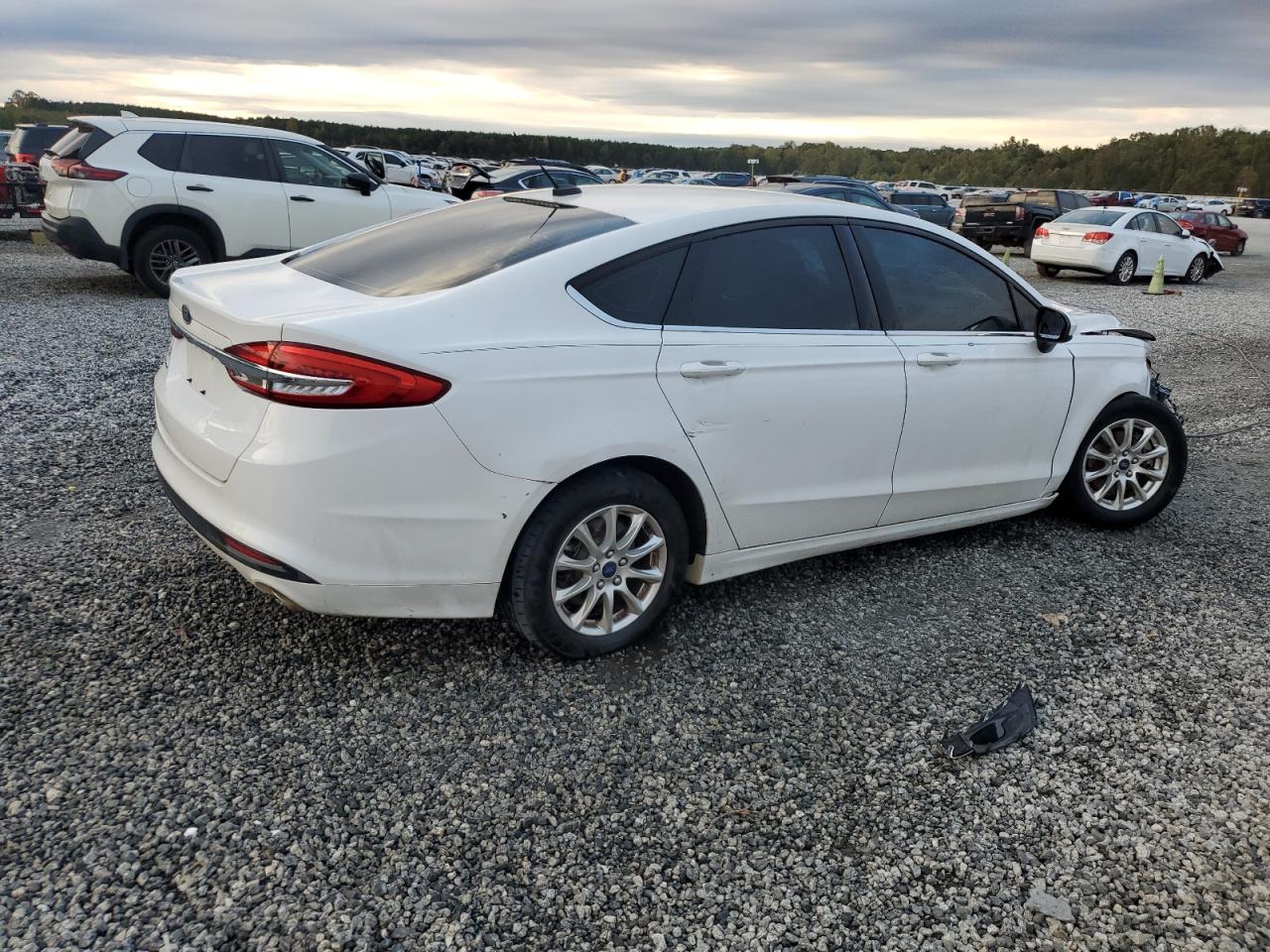 2017 FORD FUSION S photo 3