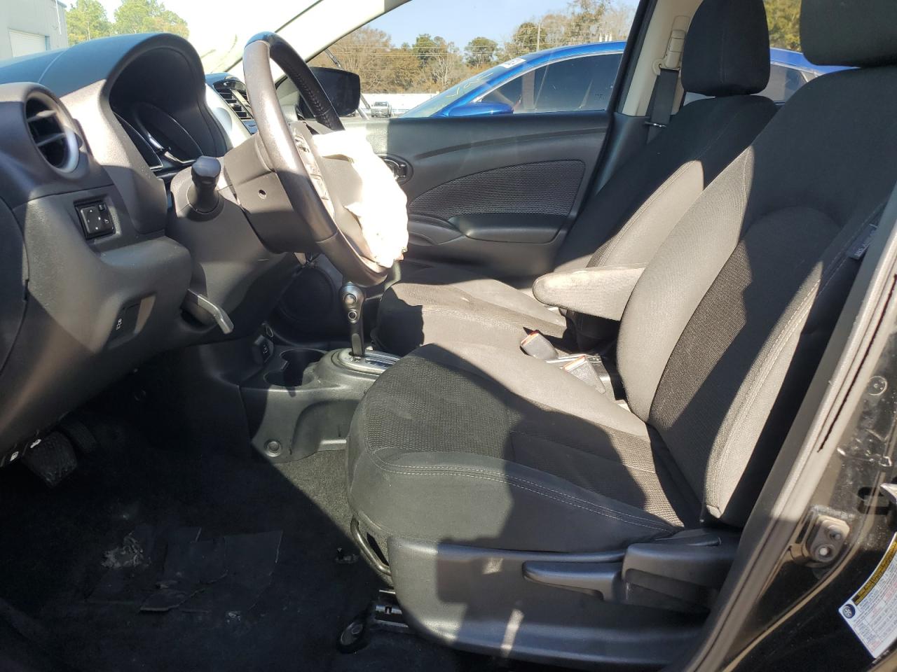 2019 NISSAN VERSA SV photo 13