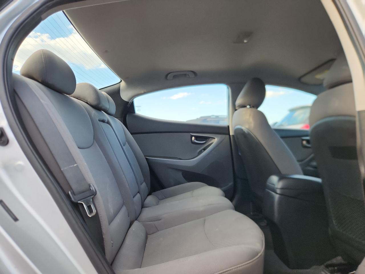 2016 HYUNDAI ELANTRA SE photo 19