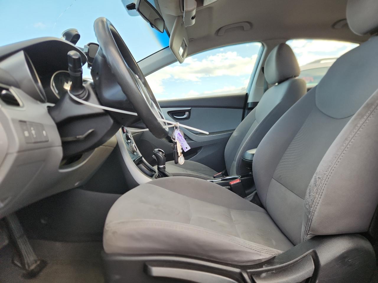 2016 HYUNDAI ELANTRA SE photo 13