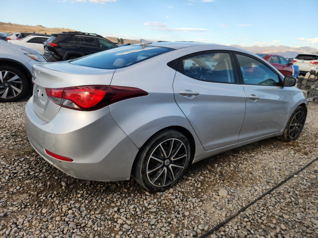 2016 HYUNDAI ELANTRA SE photo 5
