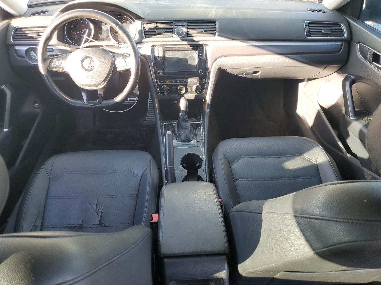 2017 VOLKSWAGEN PASSAT R-LINE photo 15