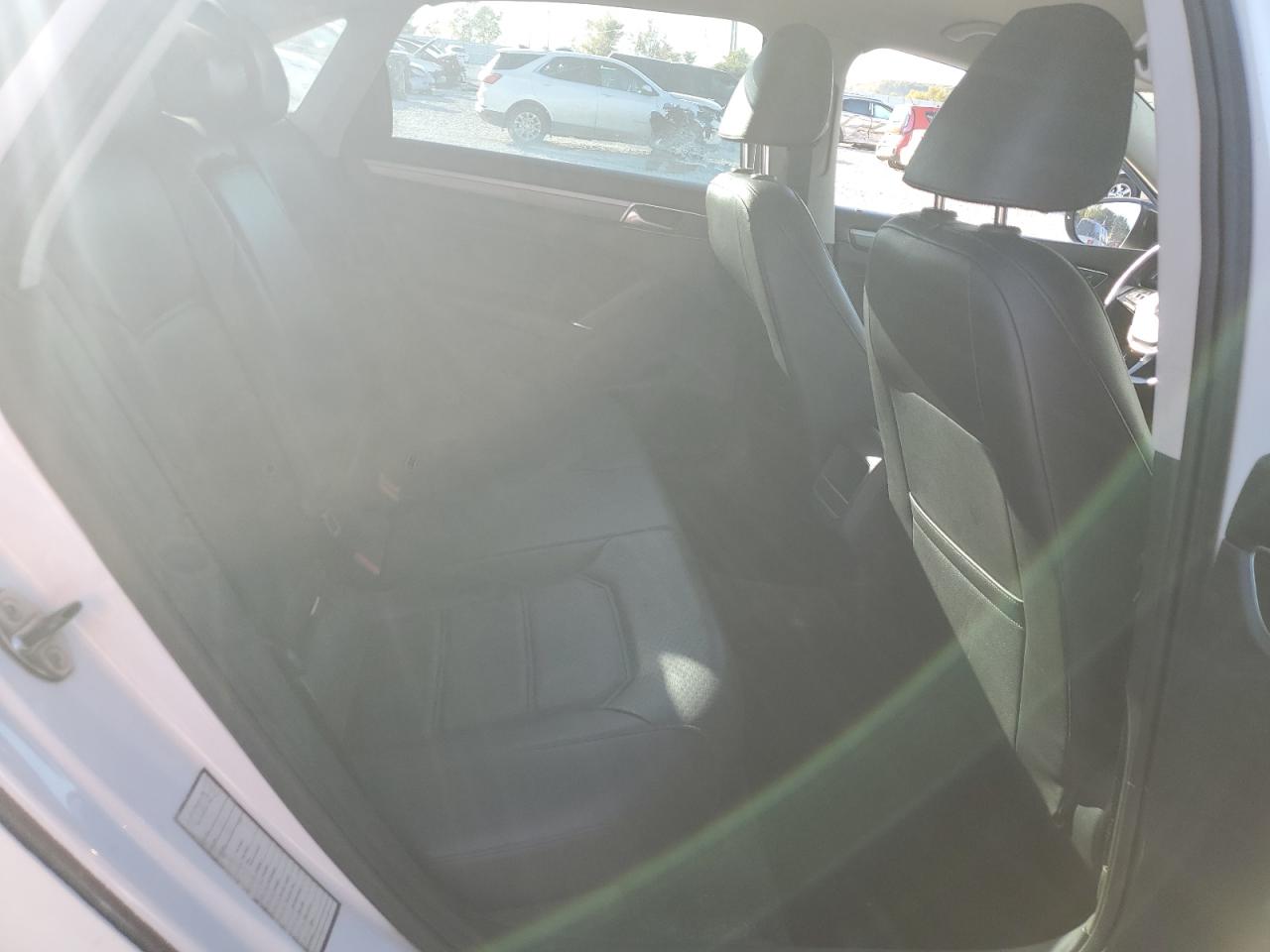 2017 VOLKSWAGEN PASSAT R-LINE photo 19