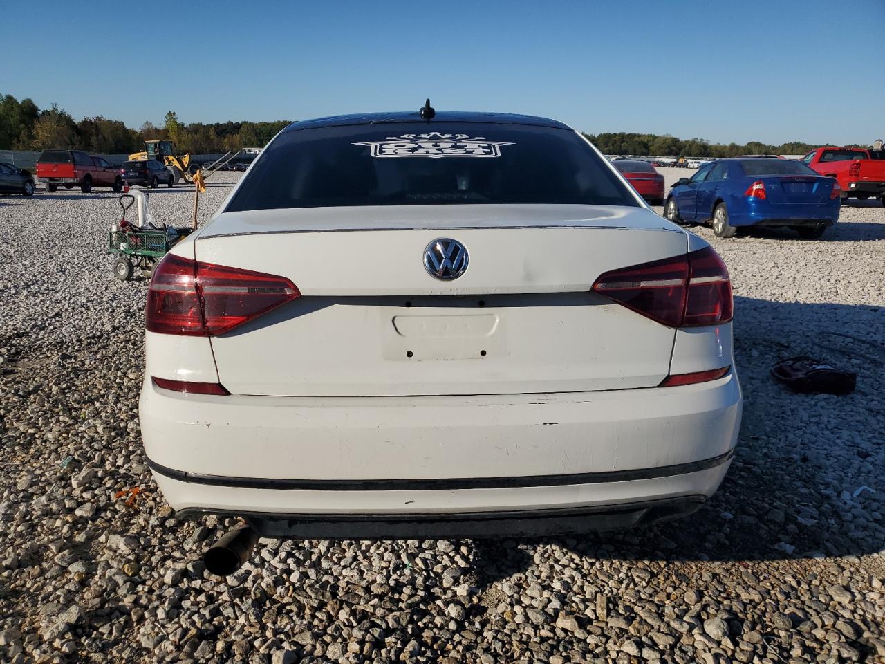 2017 VOLKSWAGEN PASSAT R-LINE photo 11