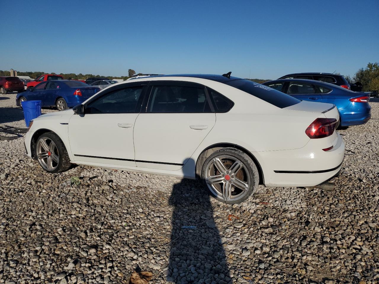2017 VOLKSWAGEN PASSAT R-LINE photo 3
